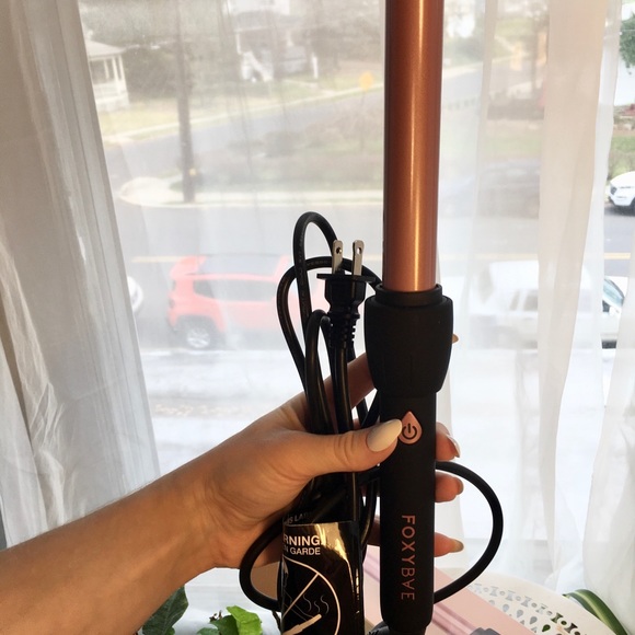 Foxy Bae 25mm Rose Gold Curling Wand - Picture 4 of 4